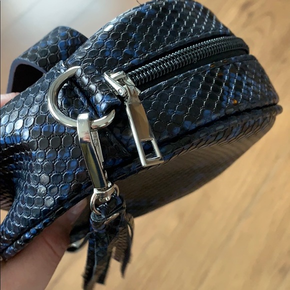 ๐HP๐Faux leather navy belt bag and crossbody - Picture 8 of 10